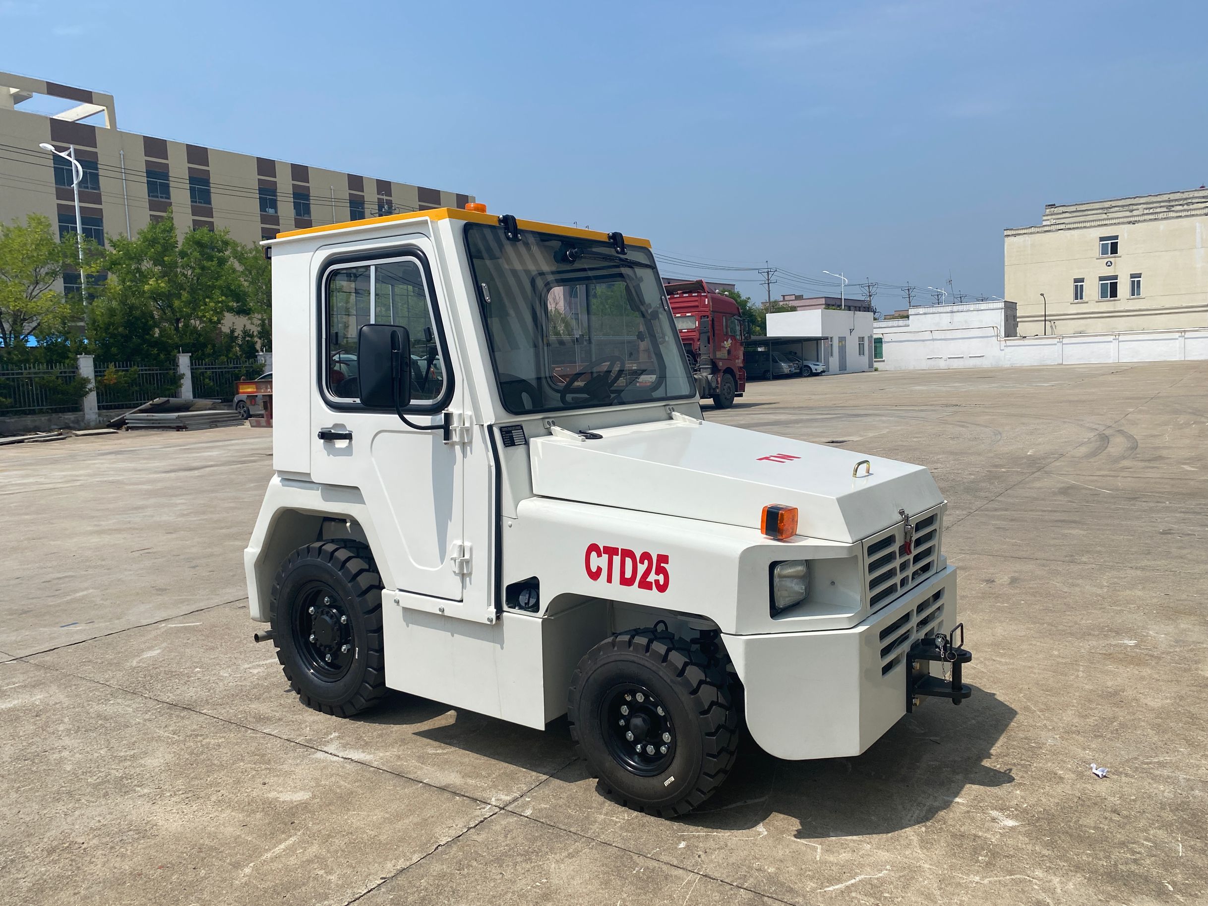  Powerful 50-ton tow tractor with diesel and LPG options