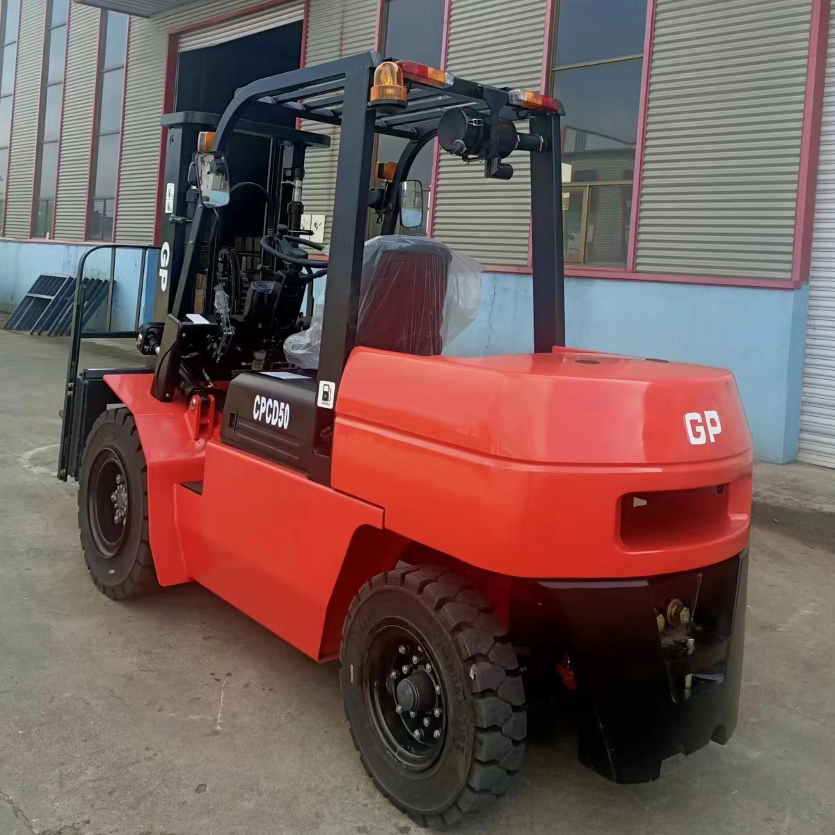 Cpcd50 Factory Wholesale Engine Motor Powered Lift Trucks 5 Ton Diesel Forklift