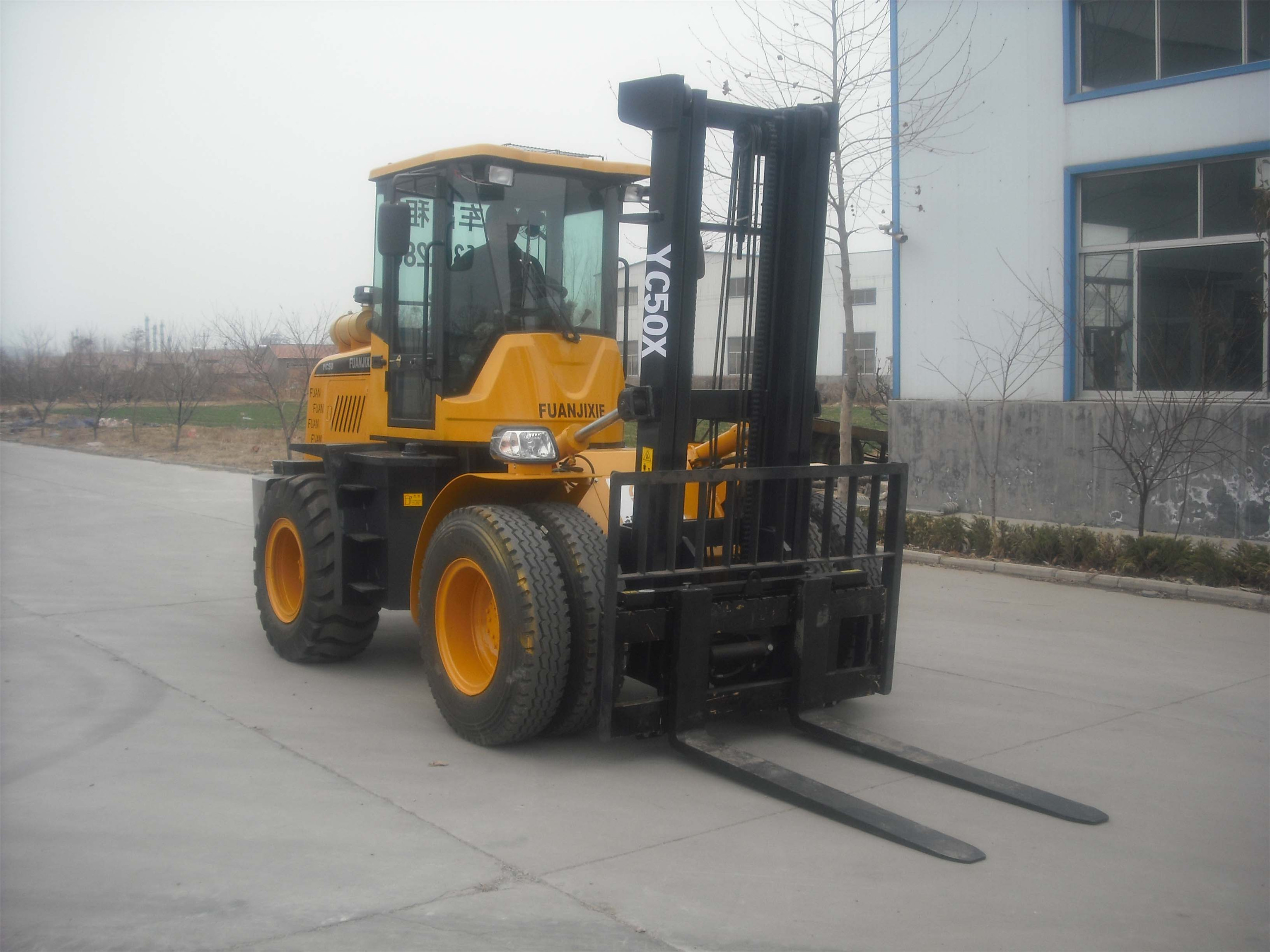 4-5ton terrain rough forklift