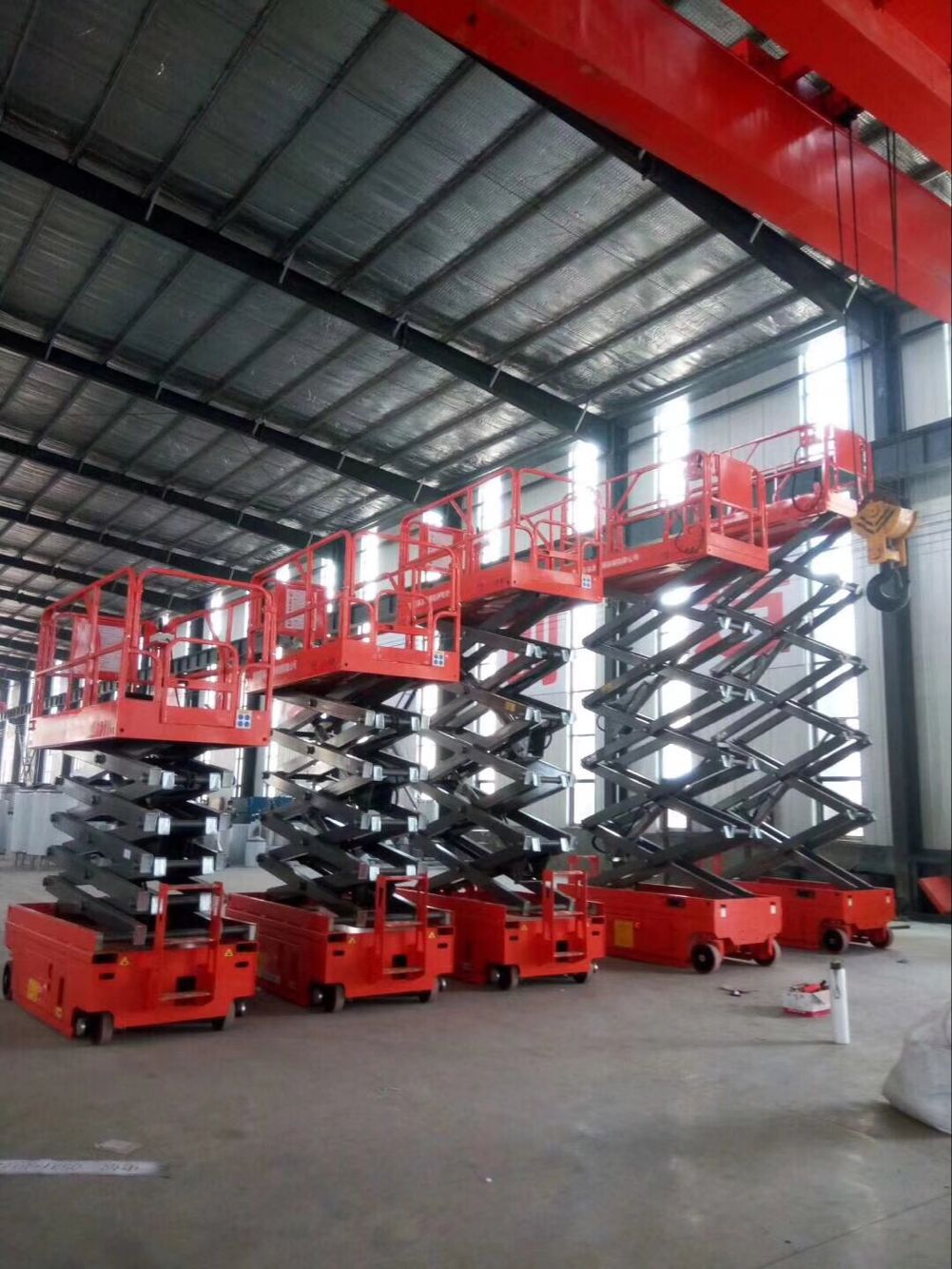 8m-16m Aerial Work Platform Scissor Lift with Self-Propelled Capability