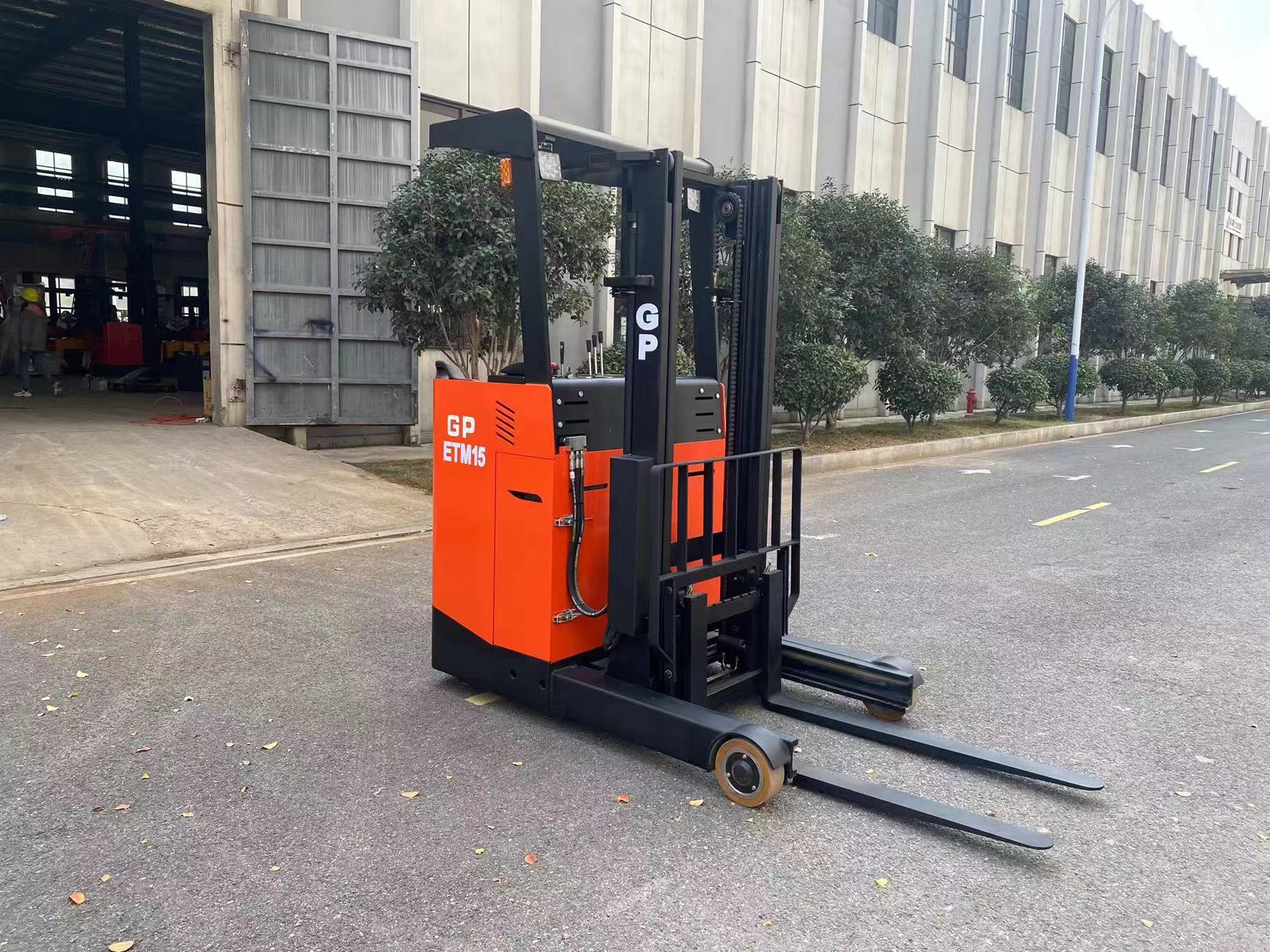 1-1.8ton Electric Reach Forklift Truck