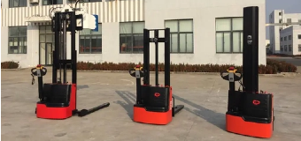 Cost-Effectiveness of Semi-Electric Stackers: A Smart Investment for Small Businesses
