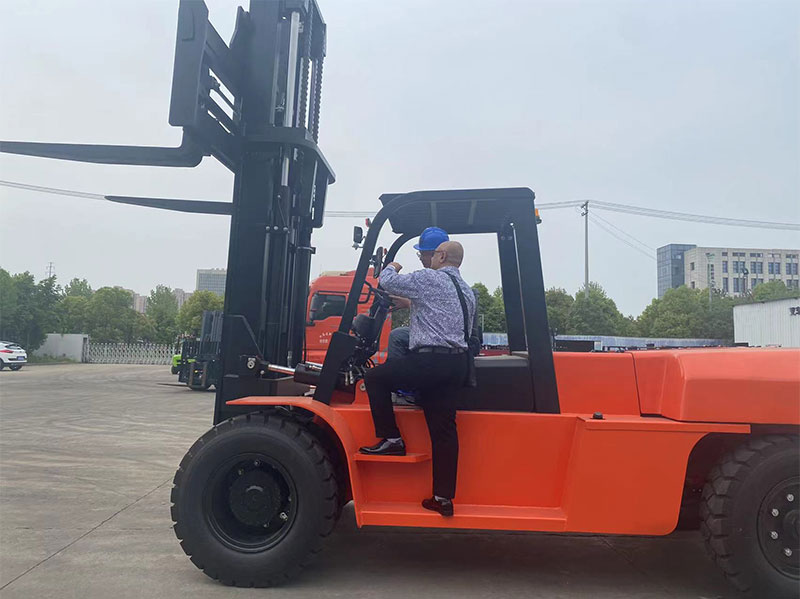 Canadian Customer Inspection 16t Forklift